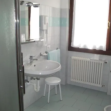Breglia Hotel 2*